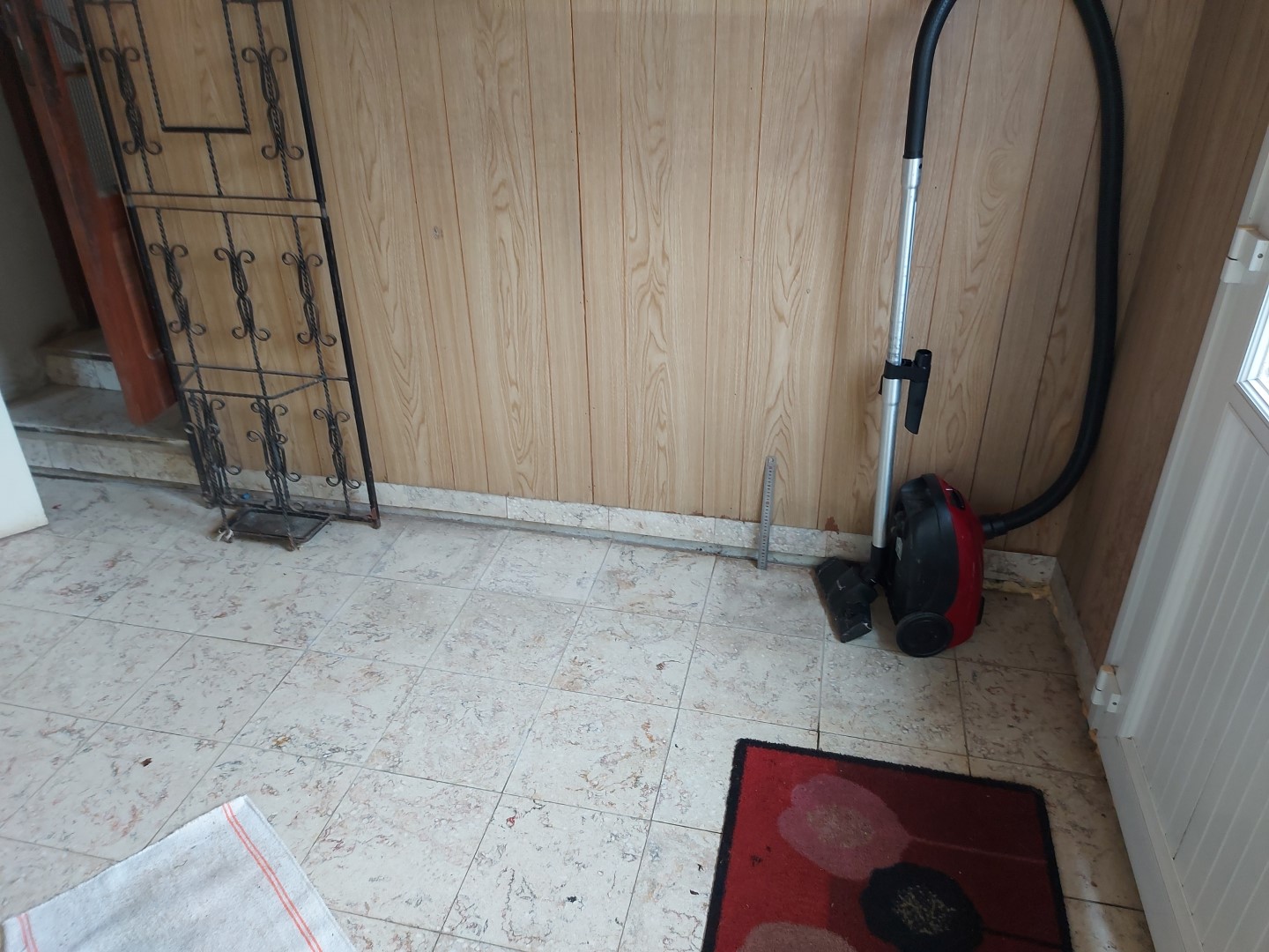 Tassement d'un dallage de plusieurs cms sur un sol mal préparé